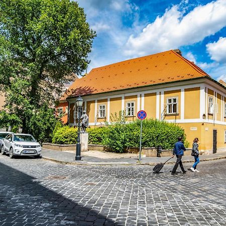 Academy Pension Boedapest Buitenkant foto
